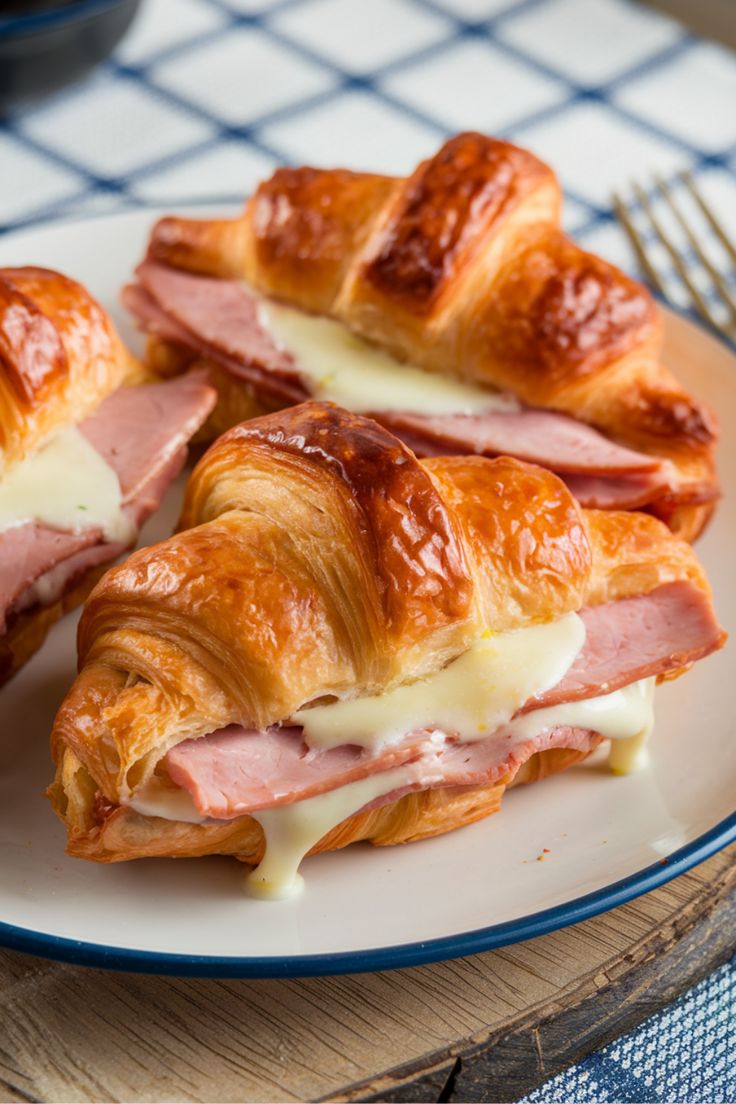 Croissant com Queijo e Peito de Perú